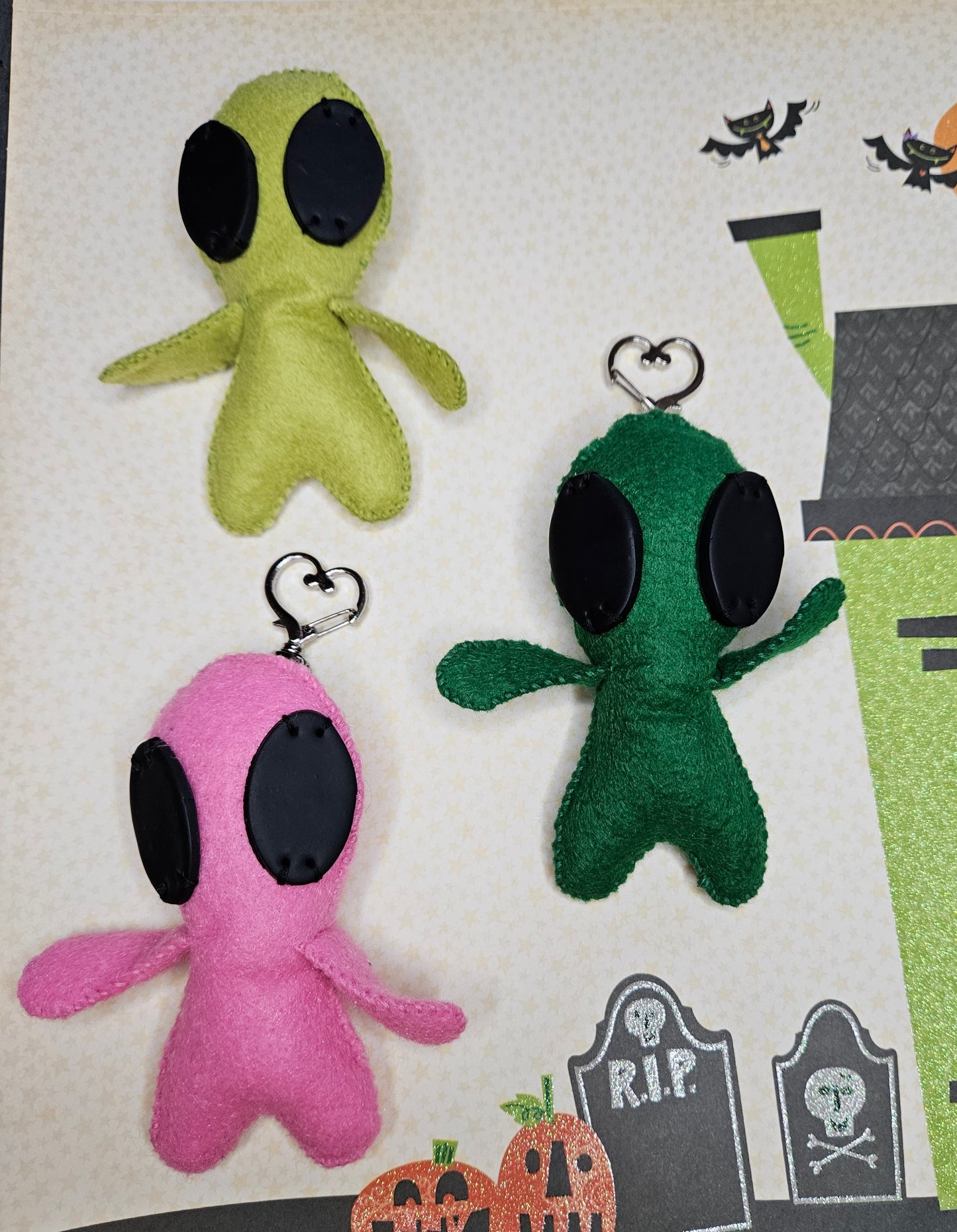 Felt keychain Alien