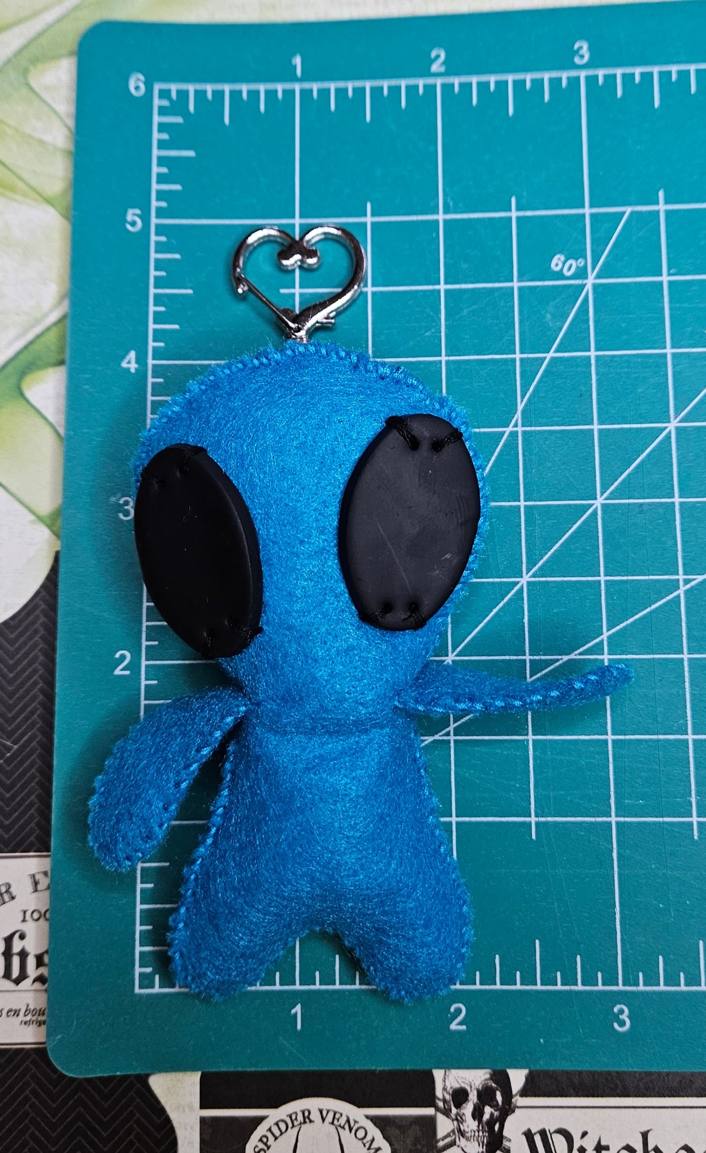Felt keychain Alien